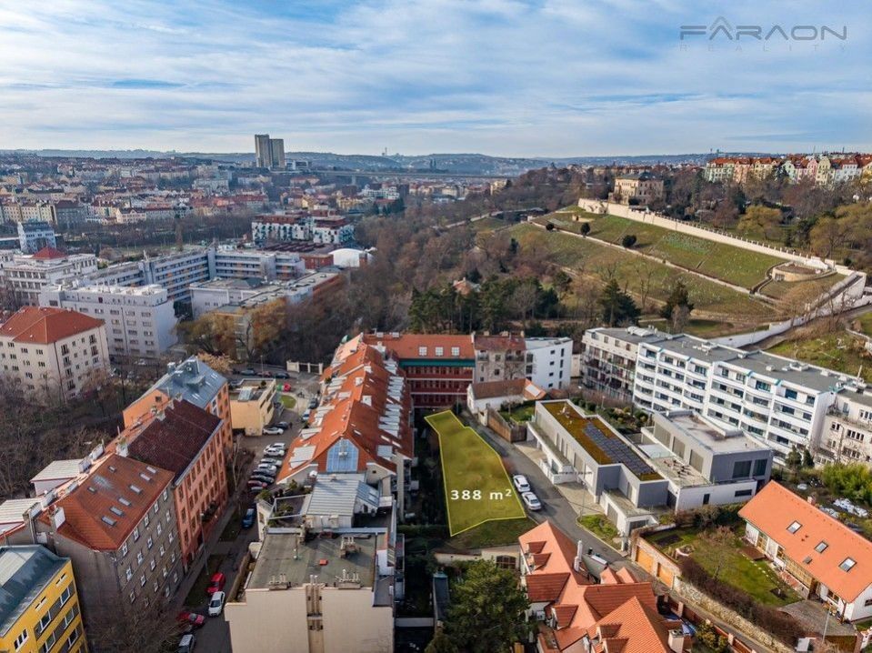 Prodej pozemek pro bydlení - Smolenská, Praha, 388 m²