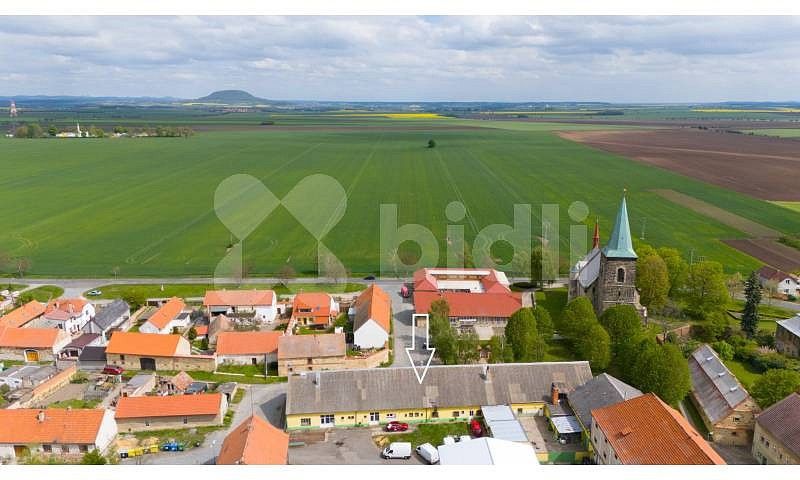 Výrobní prostory, 890 m²