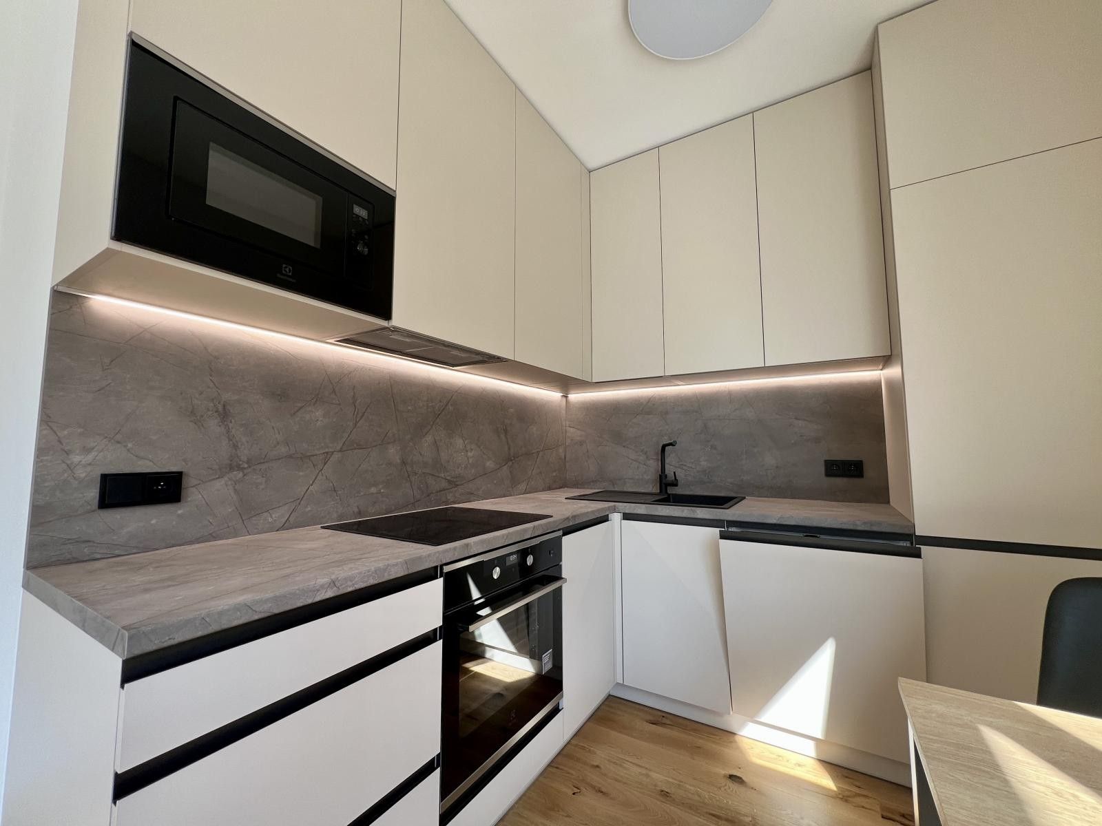 1+kk, Závišova, Praha, 33 m²