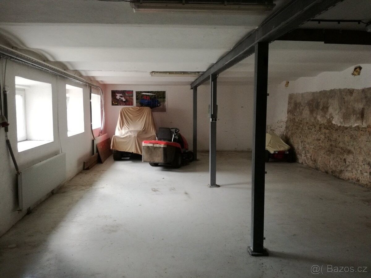 Sklady, Lužce, 267 16