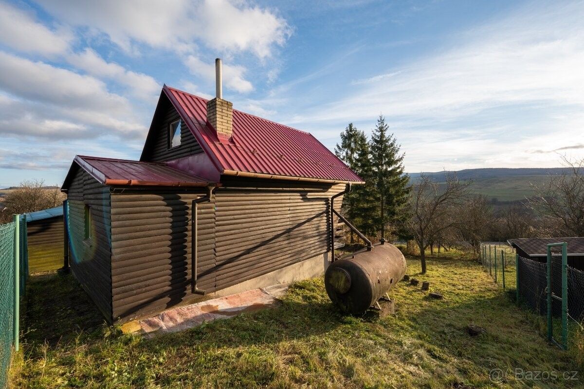 Chaty, Strání, 687 65