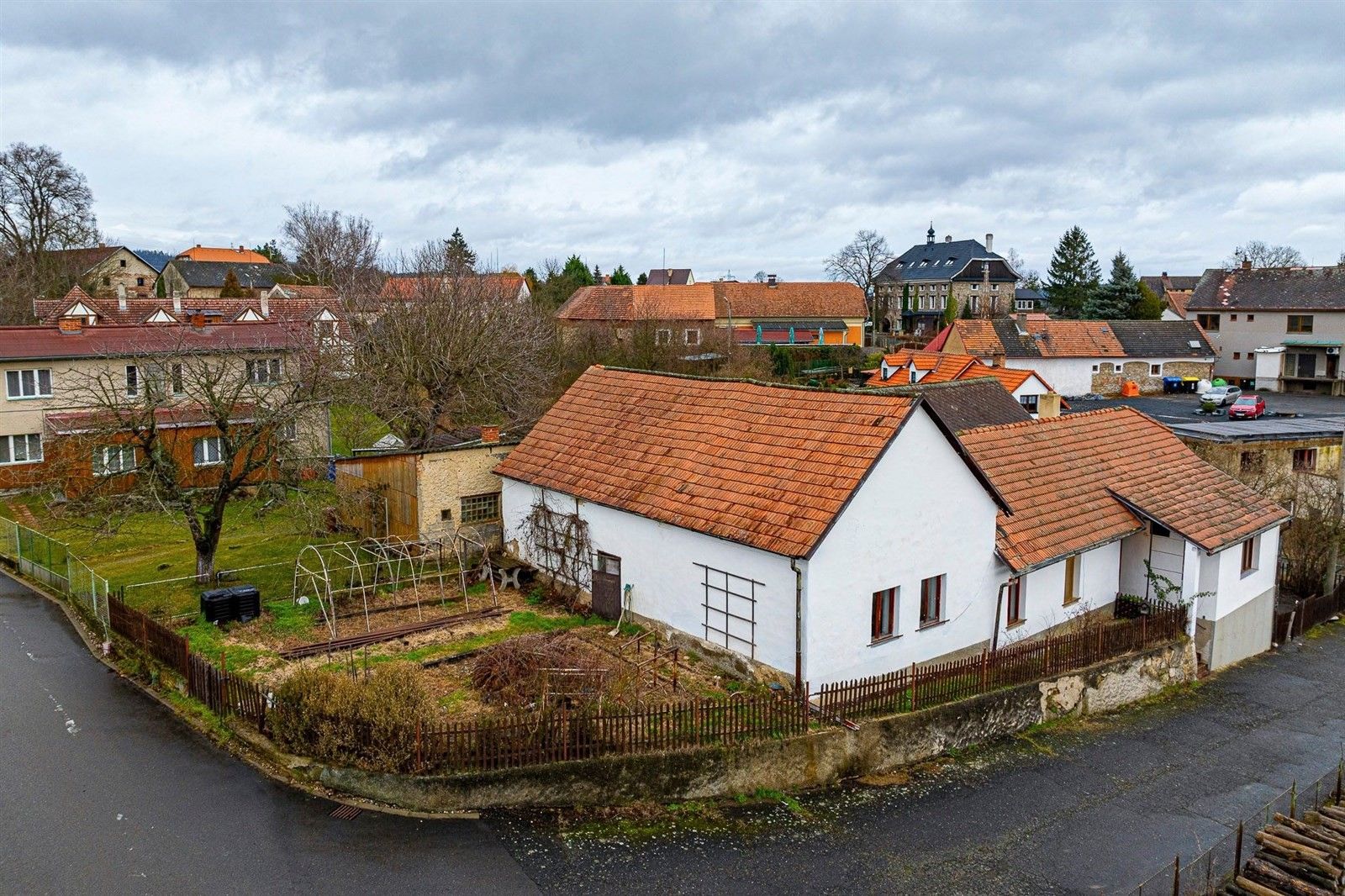 Prodej rodinný dům - Buš, 372 m²