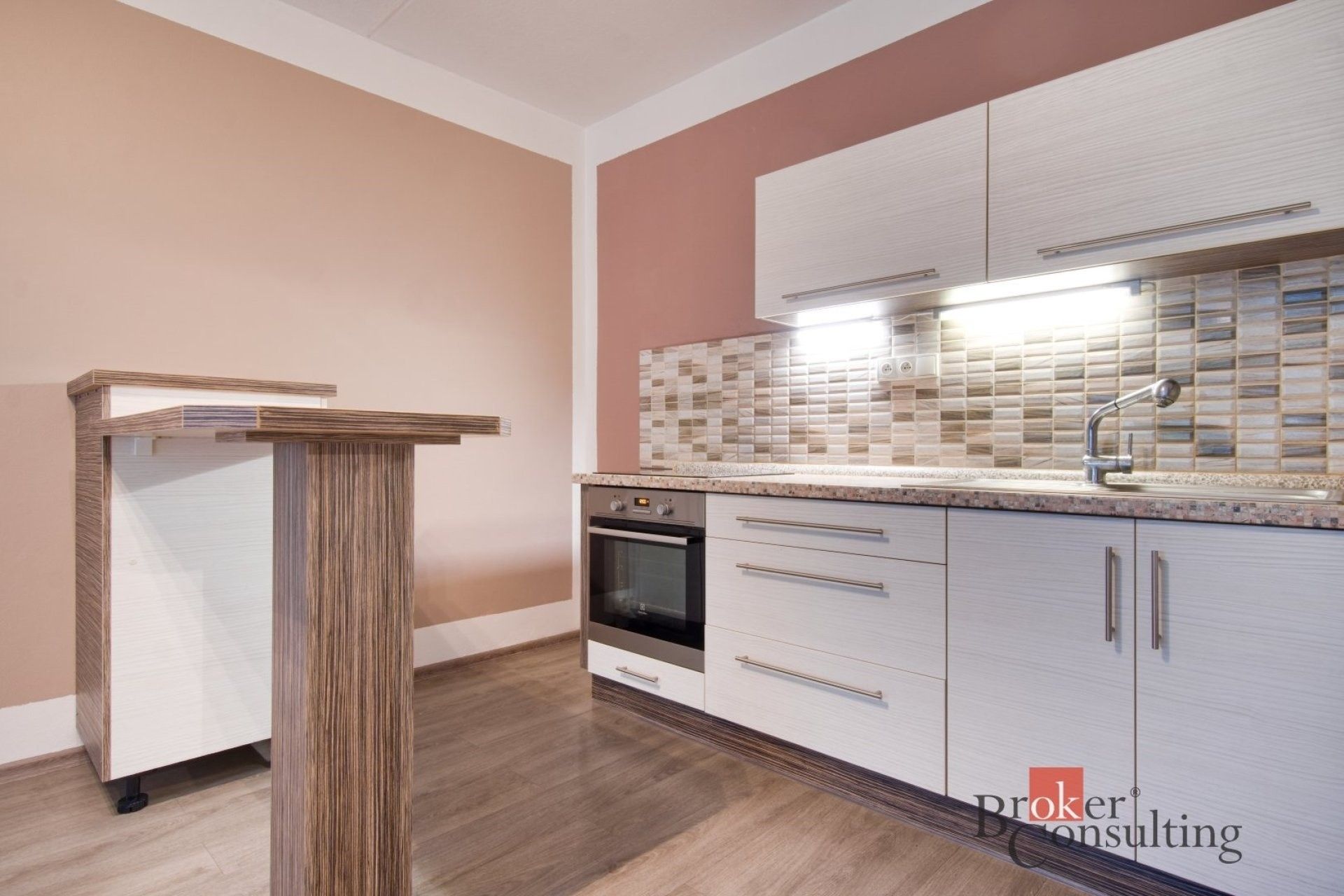 2+kk, Sídliště, Velešín, 42 m² - 1