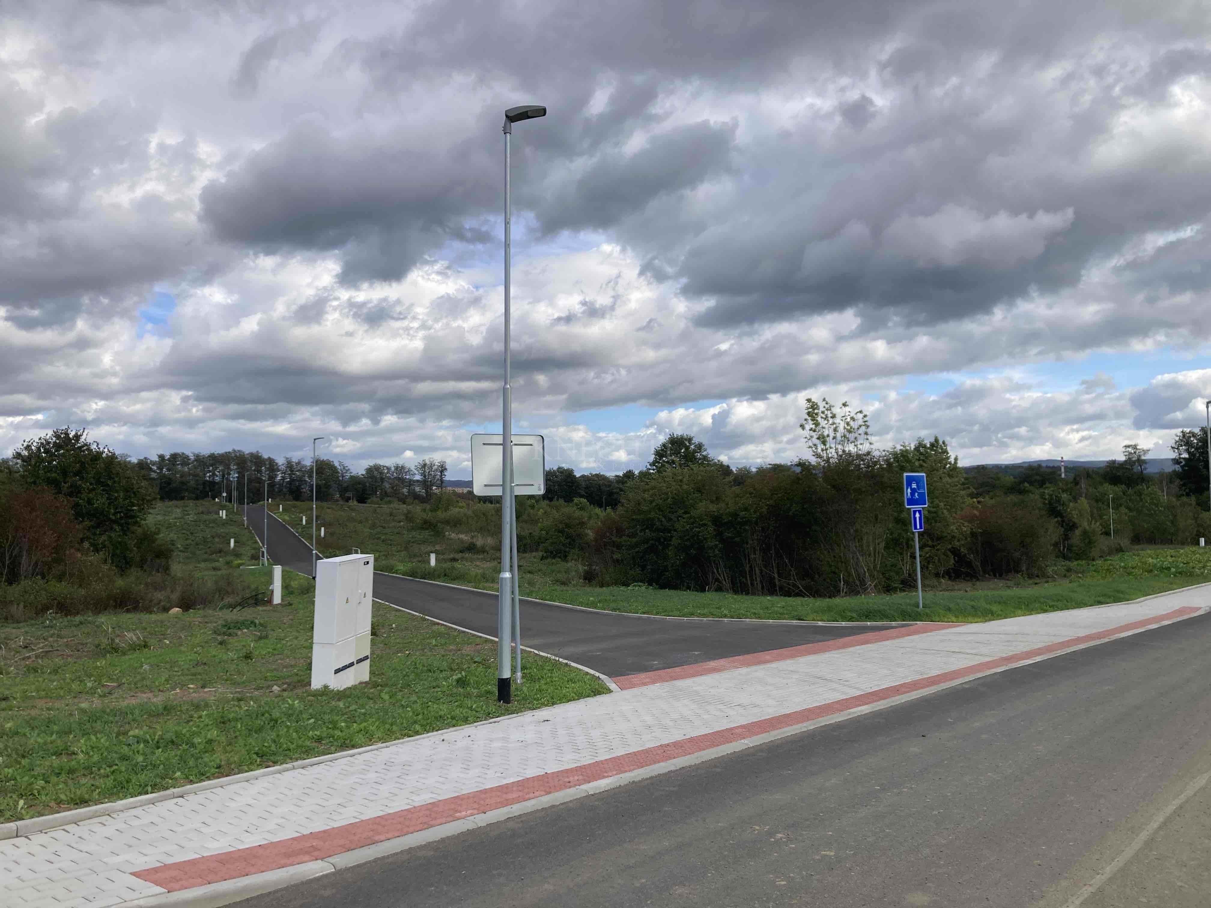 Pozemky pro bydlení, Hroznětínská, Ostrov - 1