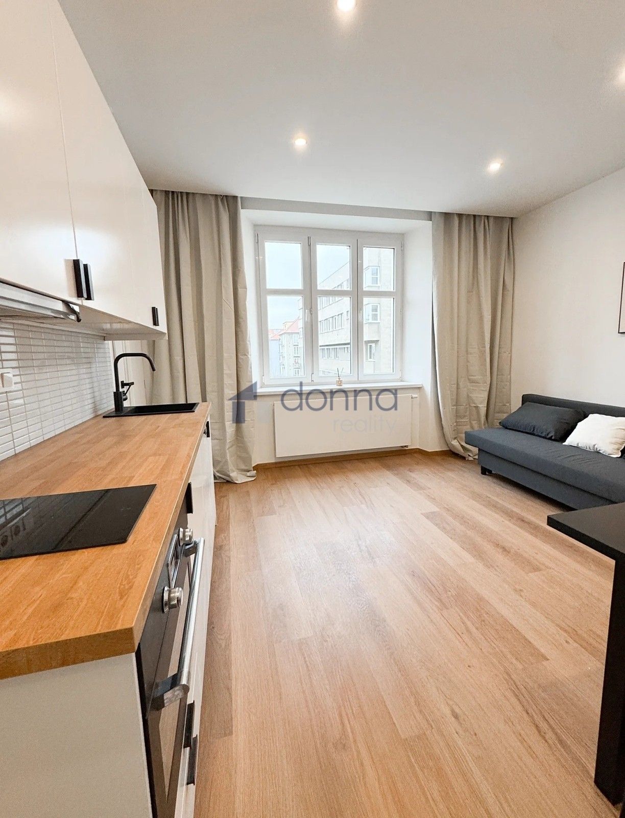 Pronájem byt 2+kk - Komunardů, Praha, 38 m²