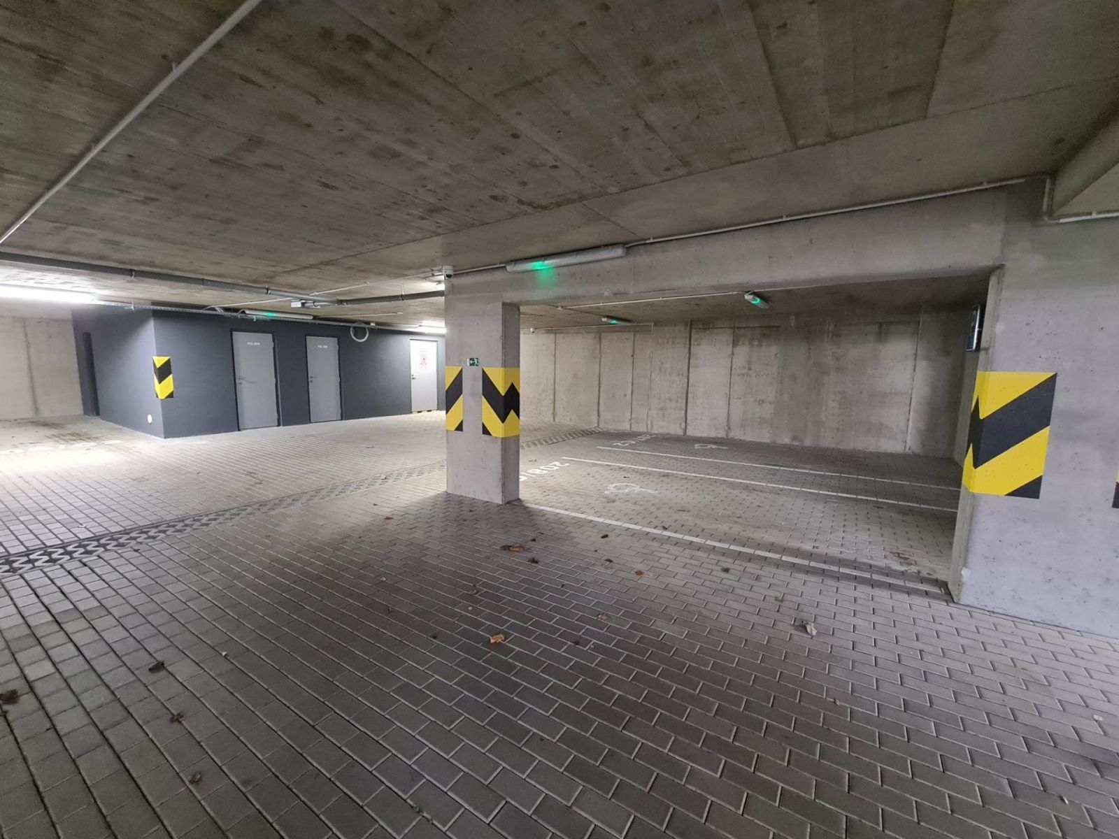 Garáže, Makedonská, Praha - Střížkov, 15 m² - 2