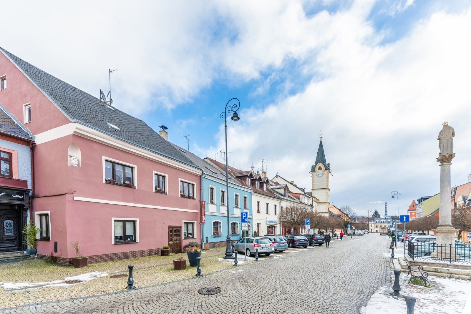 Ubytovací zařízení, Staré nám., Ostrov, 765 m²