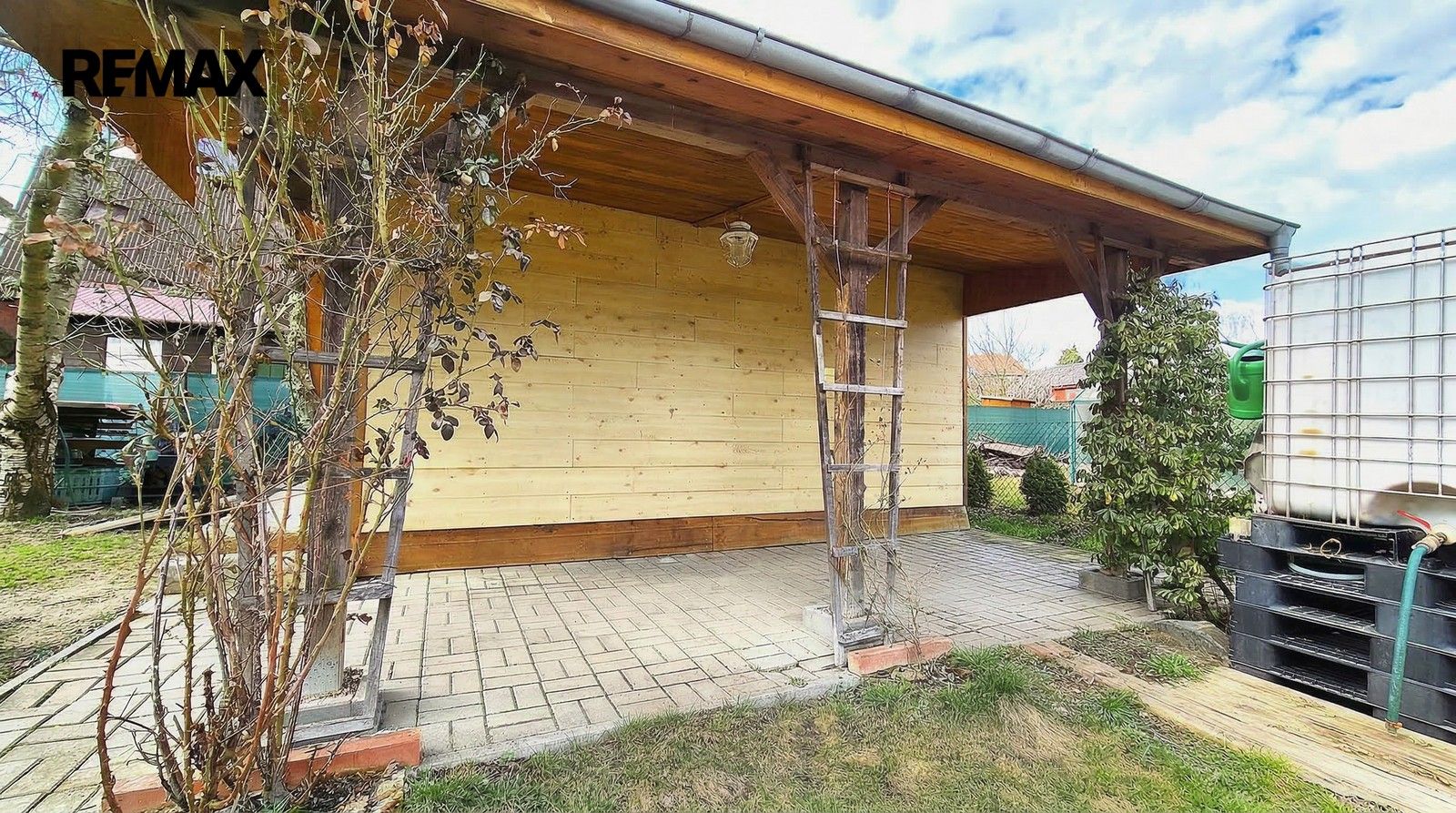 Zahrada · 572 m² · Lenešice - 4