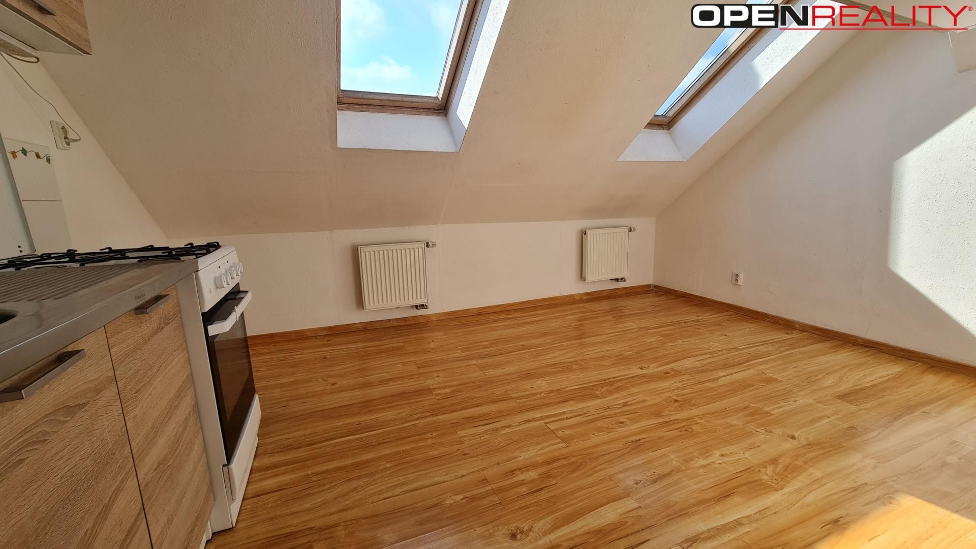4+1, Hlavní, Prštice, 90 m² - 1
