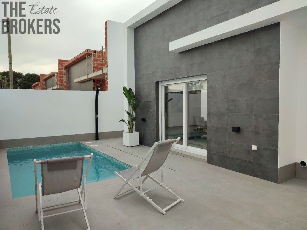 Prodej rodinný dům - 987 66, Zahraničí