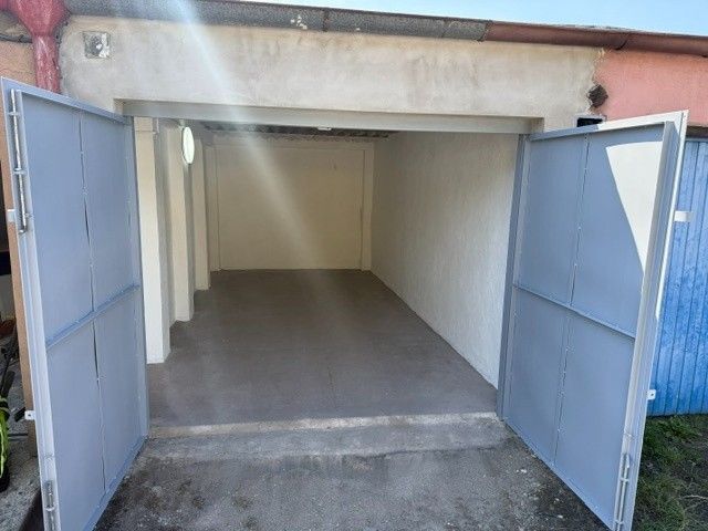 Garáže, Mělník, 276 01