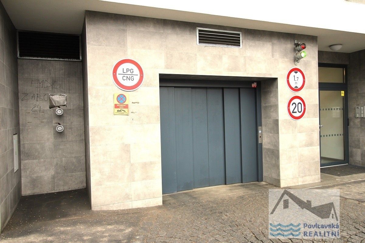 Ostatní, Plzeňská 3352, Praha, 18 m²