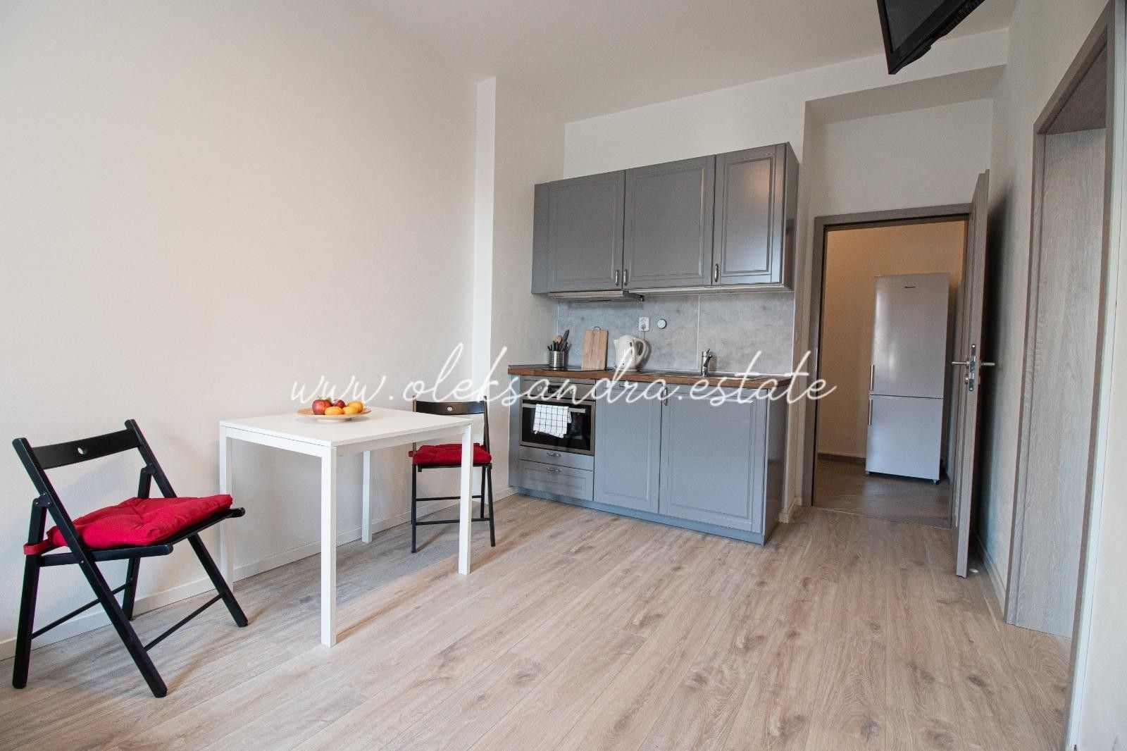 2+kk, Strakonická, Praha, 38 m²