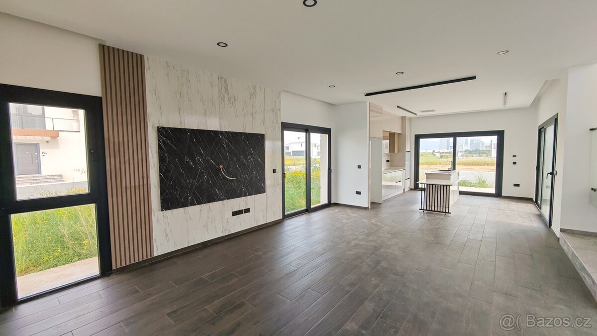 Prodej rodinný dům - 987 66, Zahraničí - 5