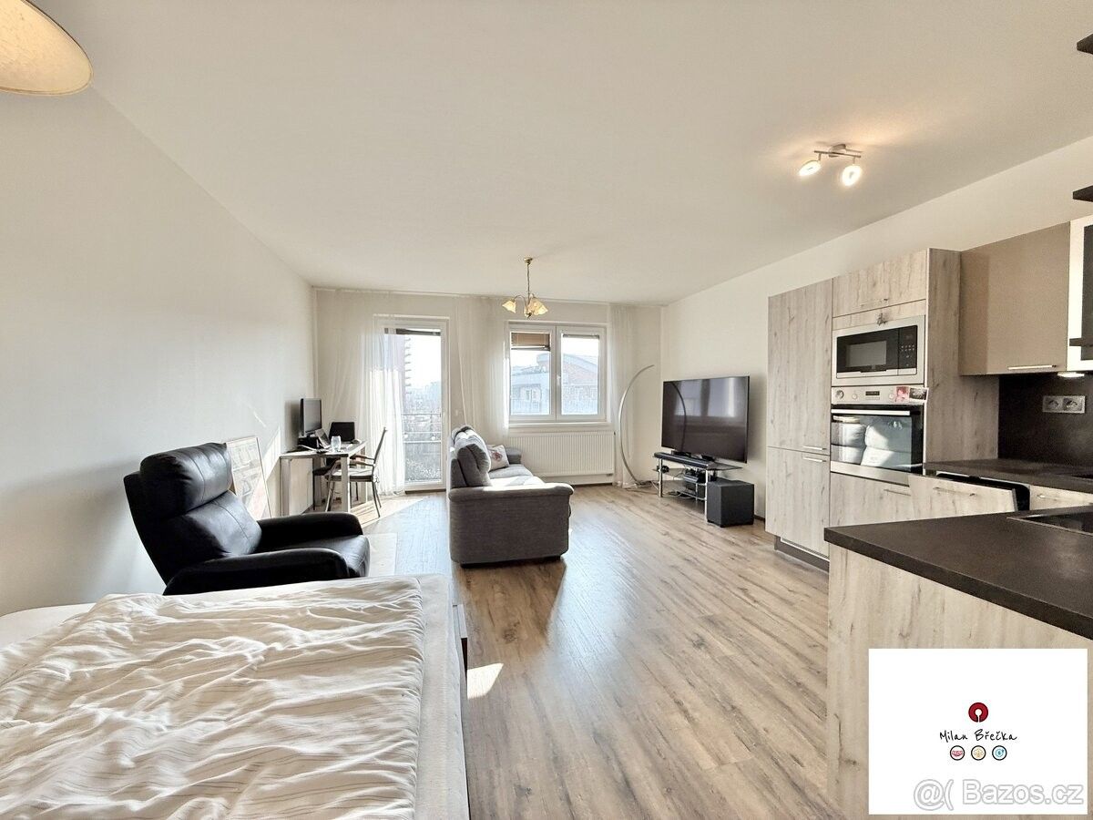 Pronájem byt - Praha, 199 00