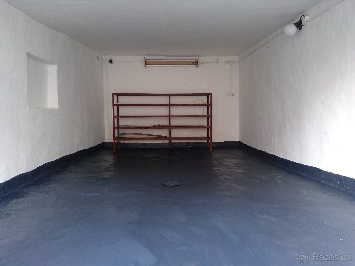 Garáže, Opava, 746 01