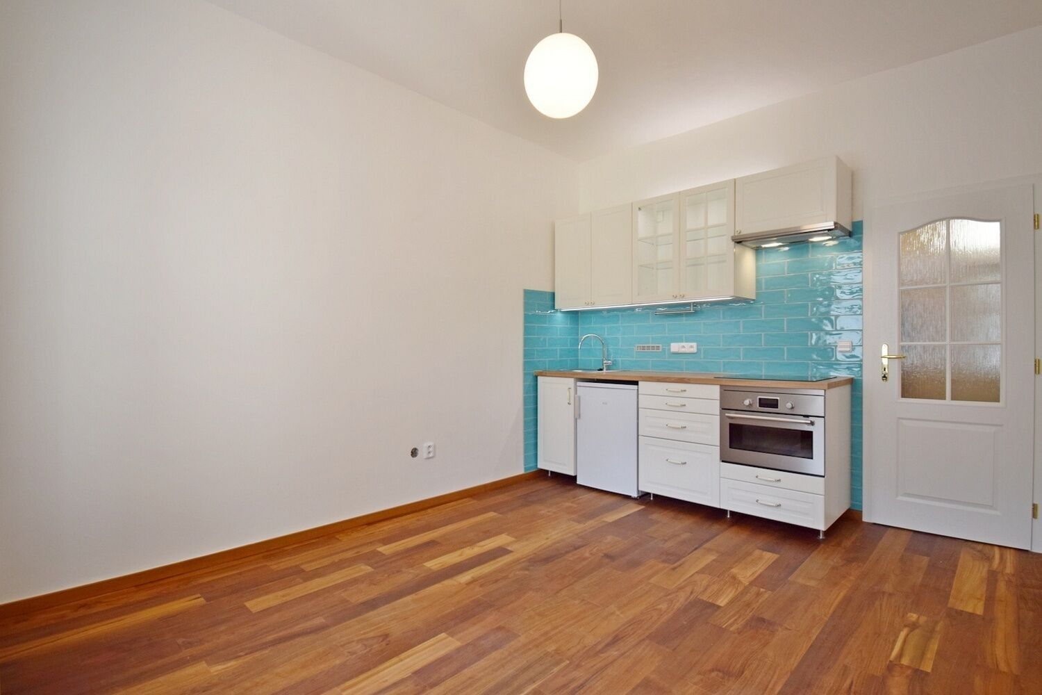 1+kk, Sevastopolská, Praha, 23 m² - 1