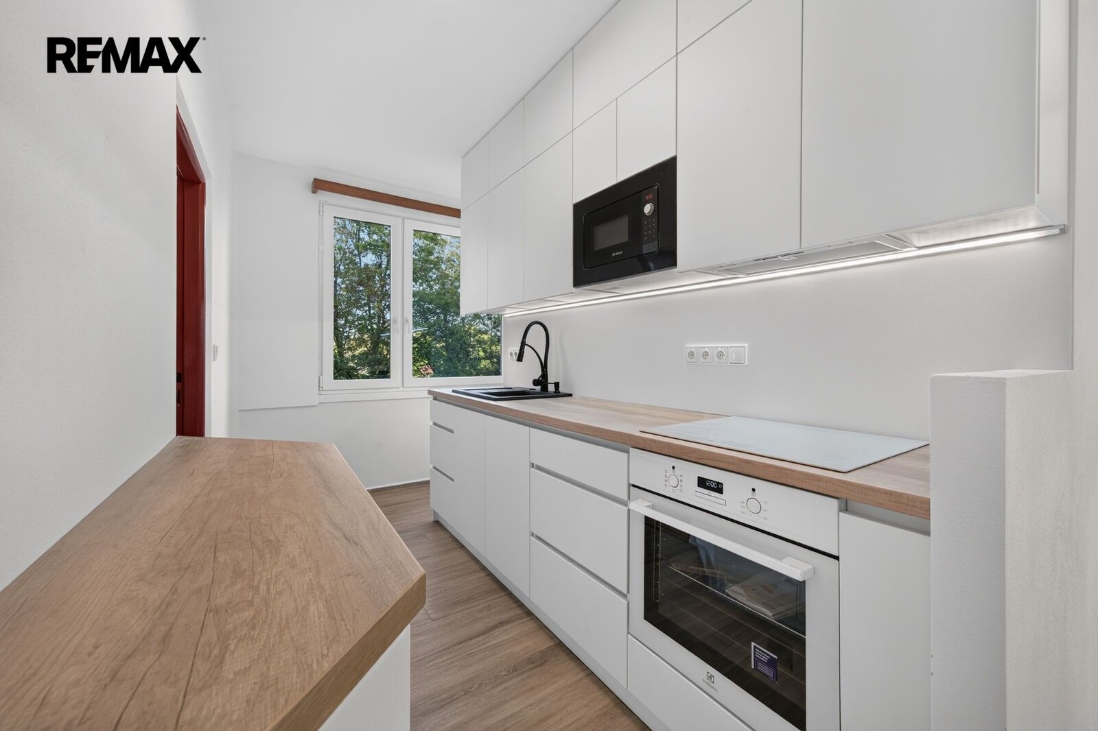 4+1, sídliště U Nádraží 802, Jindřichův Hradec II, 75 m² - 1