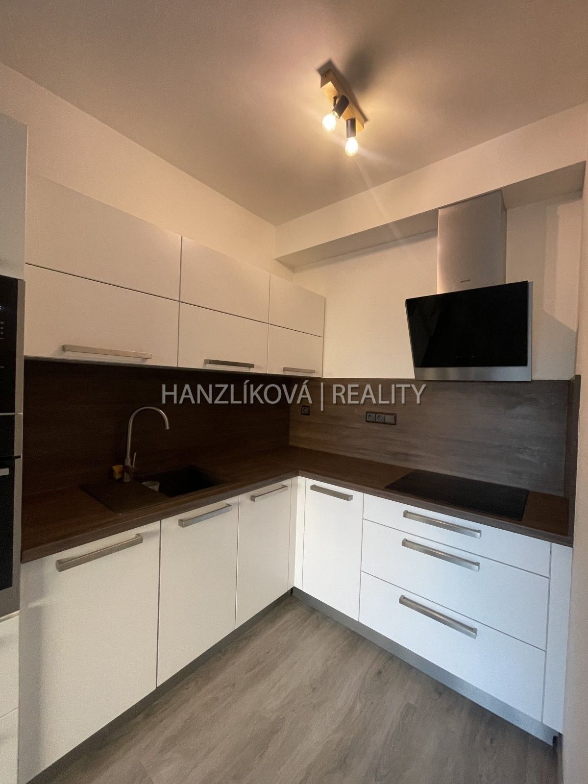 Pronájem byt 2+kk - Volejbalistů, České Budějovice, 57 m²