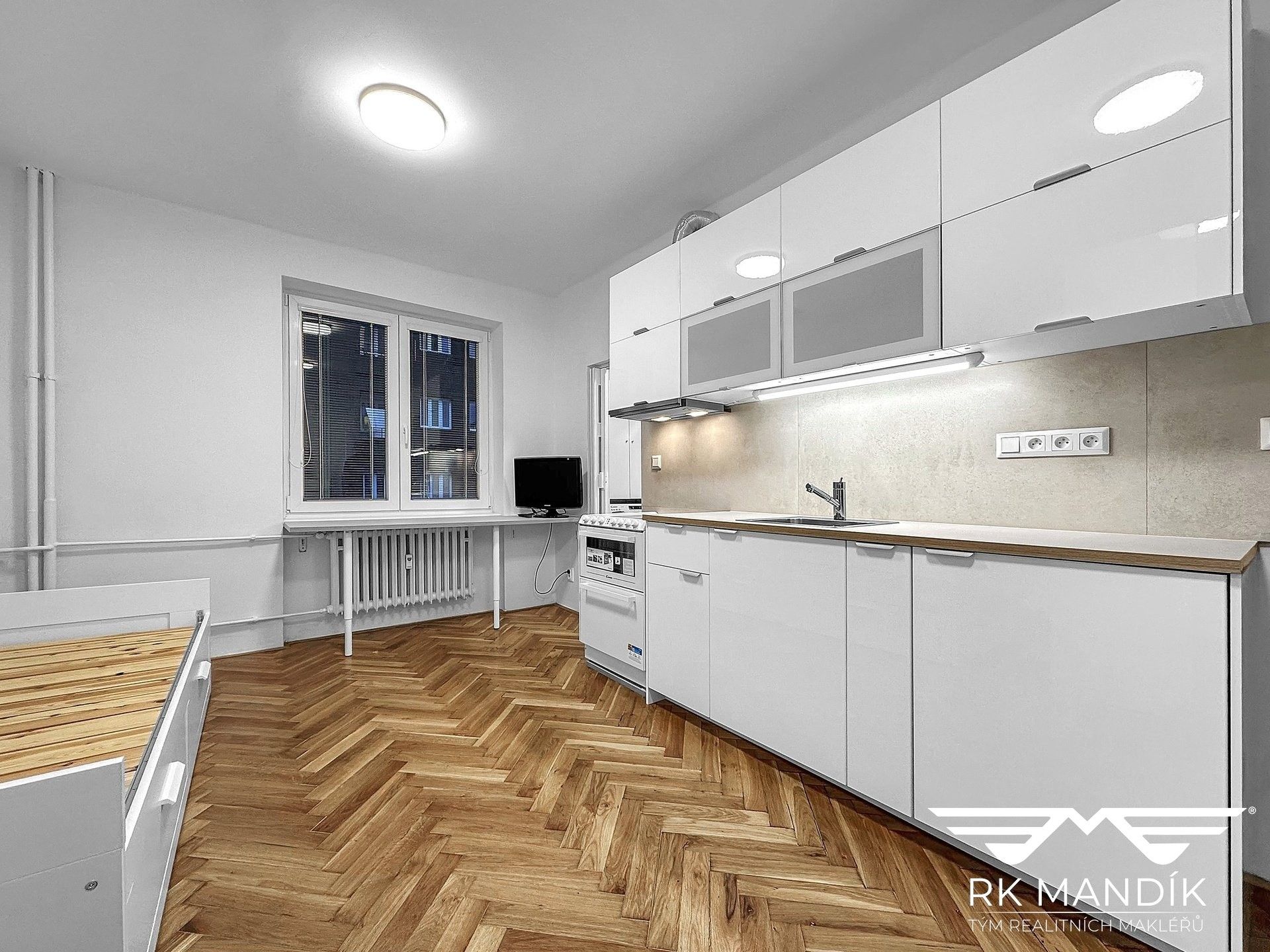 1+kk, V předpolí, Praha, 20 m²