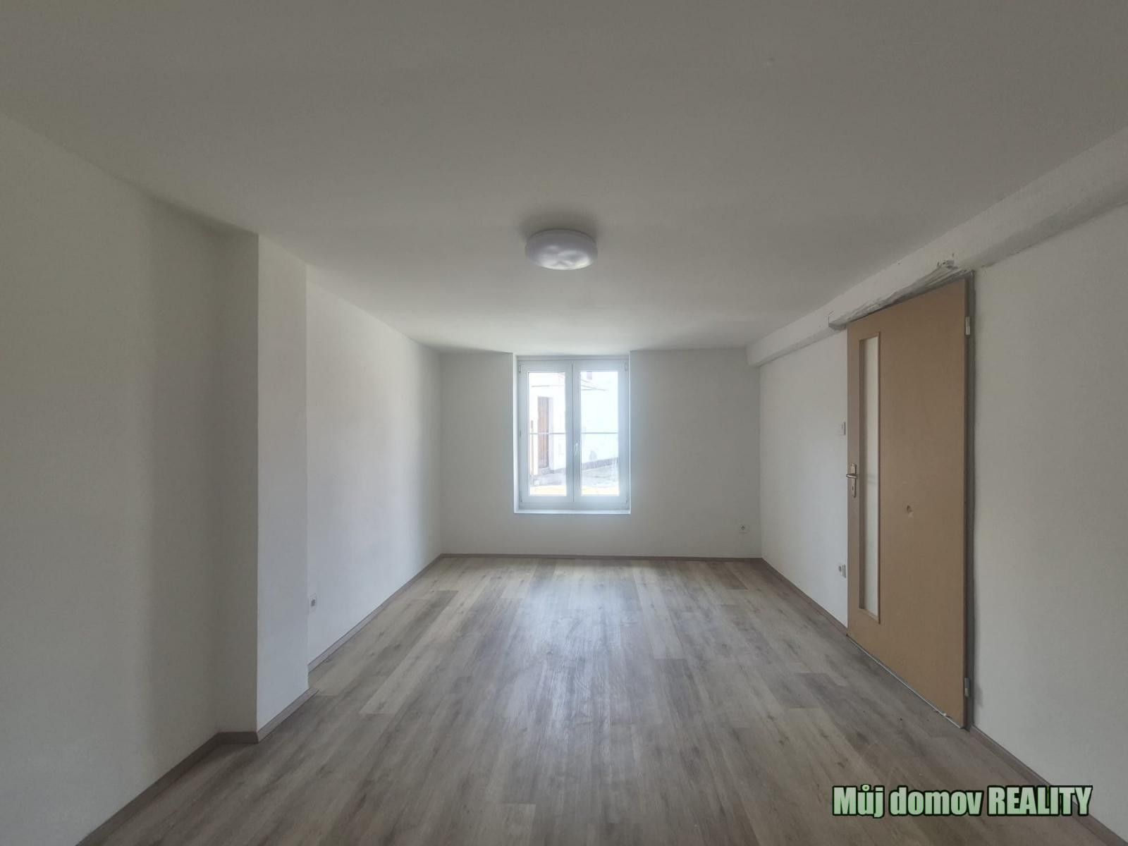 Byt 2+1 · 45 m² · Nad šejdrem, Praha - 3