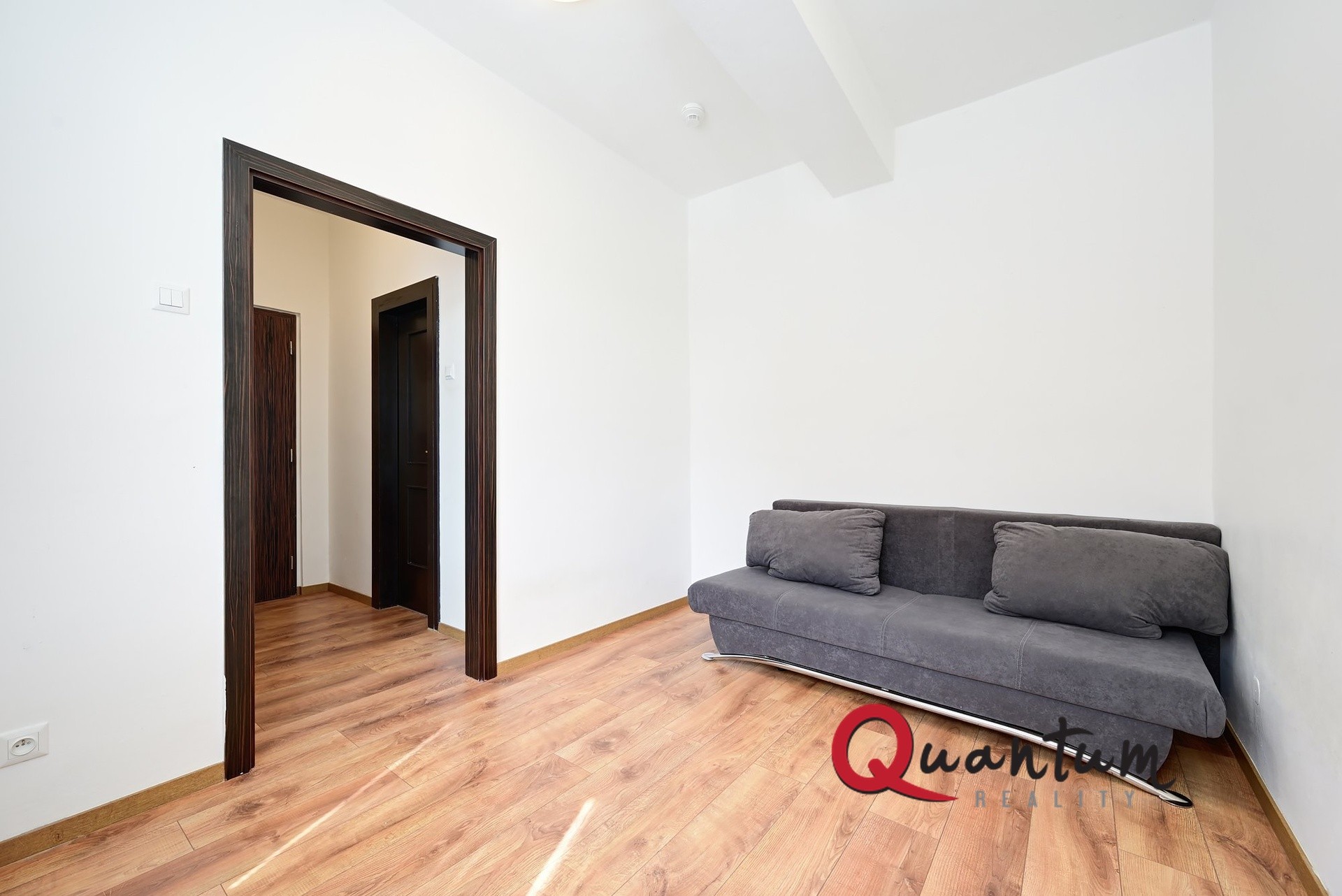 Ubytovací zařízení · 19 m² · Suchdolské náměstí 801, Praha Suchdol - 3