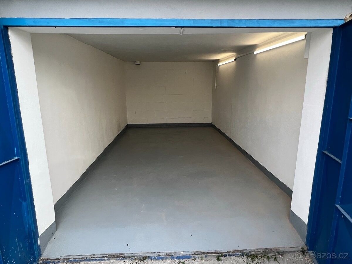 Garáže, Hodonín, 695 01