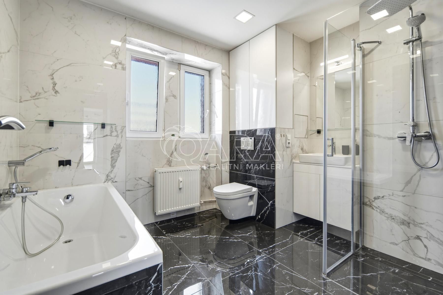 2+1, Antonína Dvořáka , Hradec Králové Pražské Předměstí, 55 m² - 1