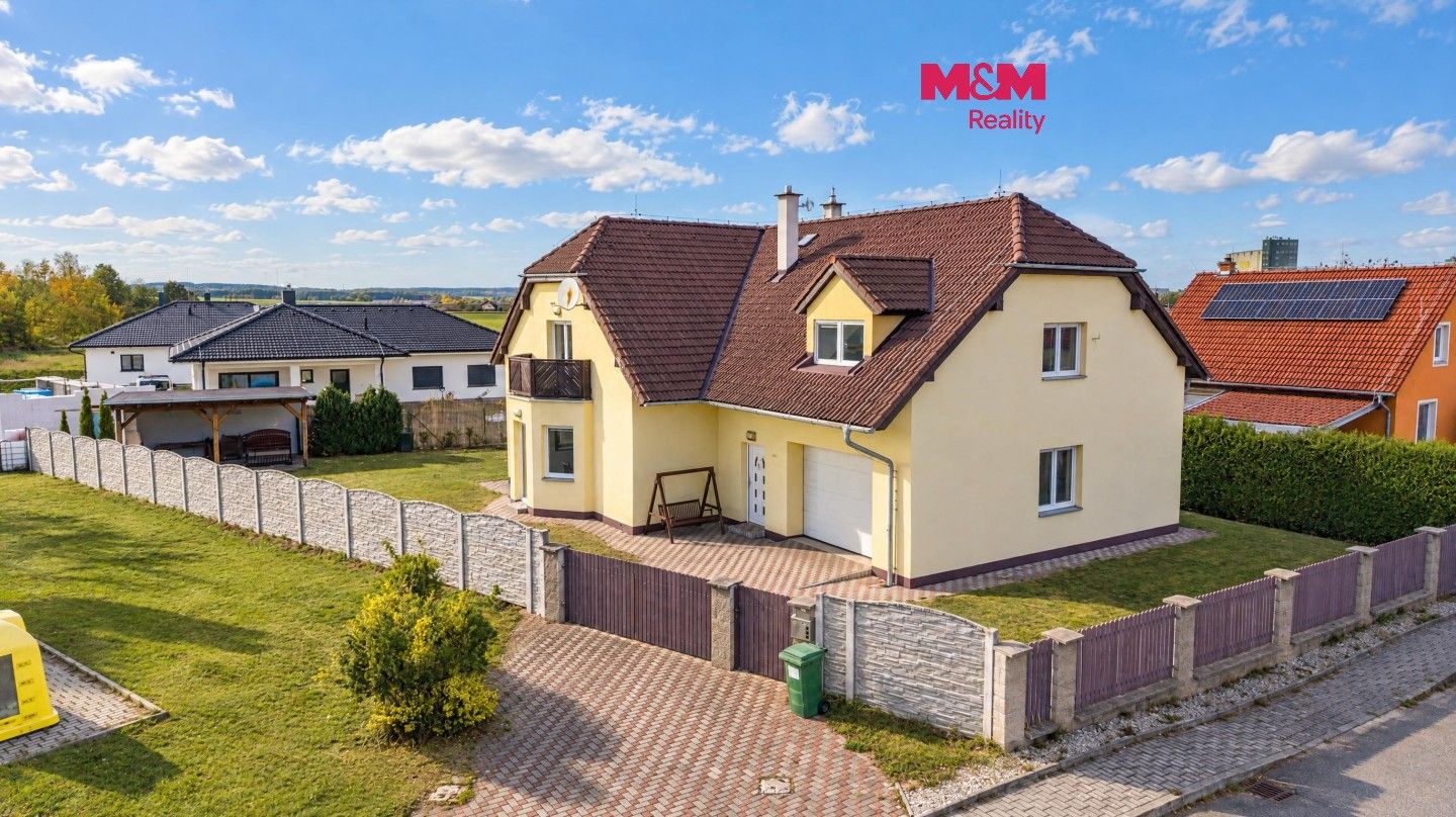 Prodej rodinný dům - Dynín, 330 m² - 1