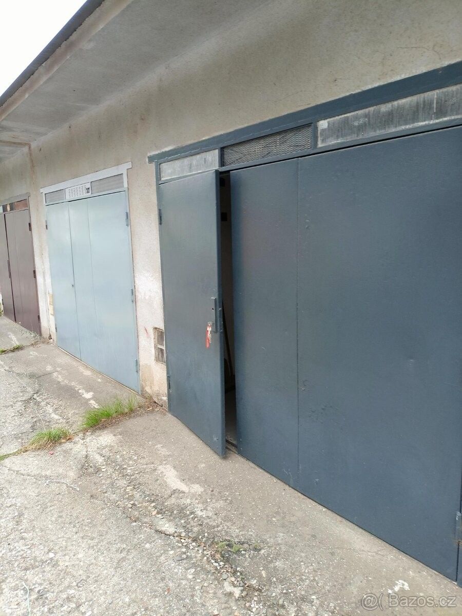 Garáže, Uherský Brod, 688 01