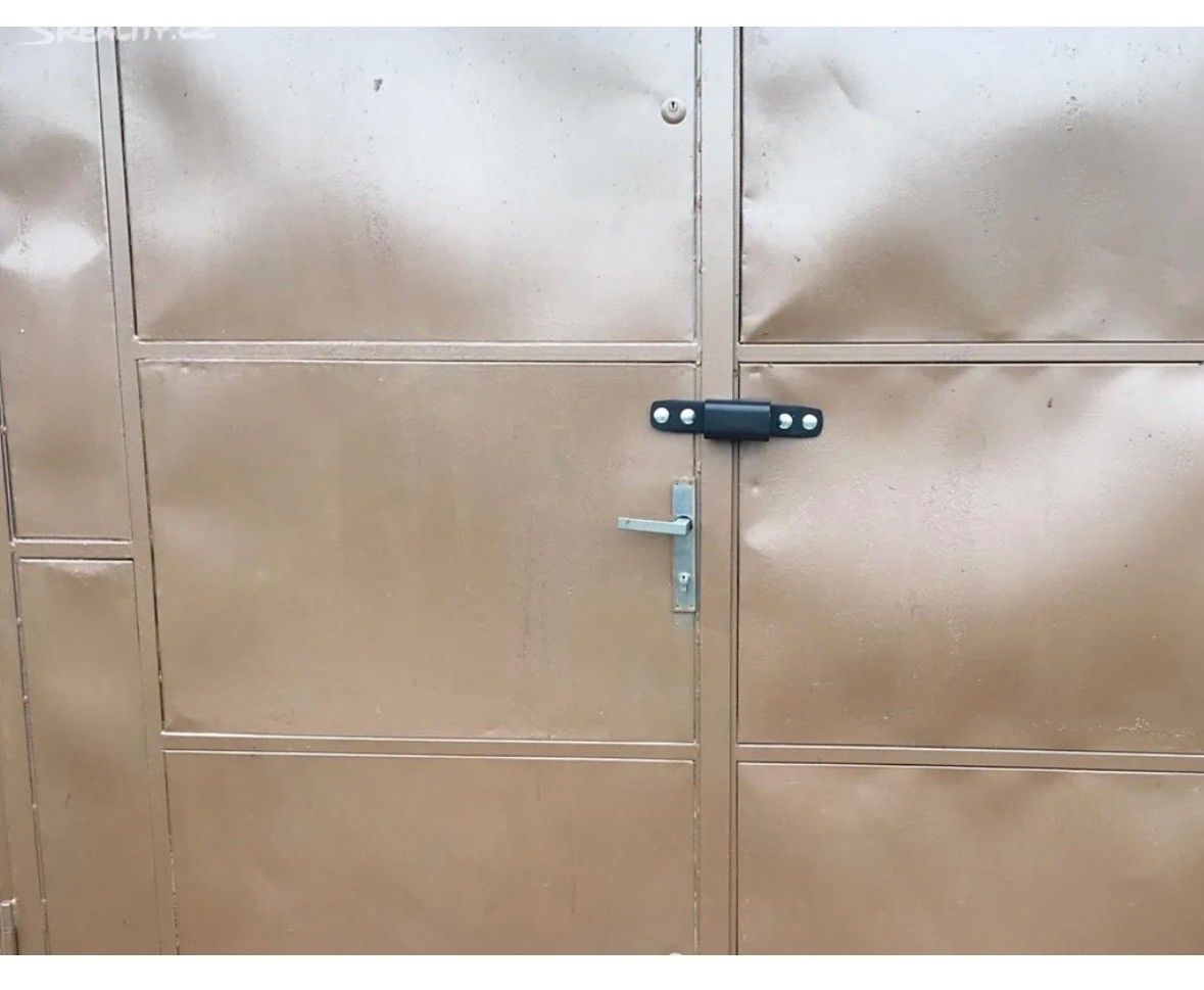 Garáže, Hodonín, 695 01