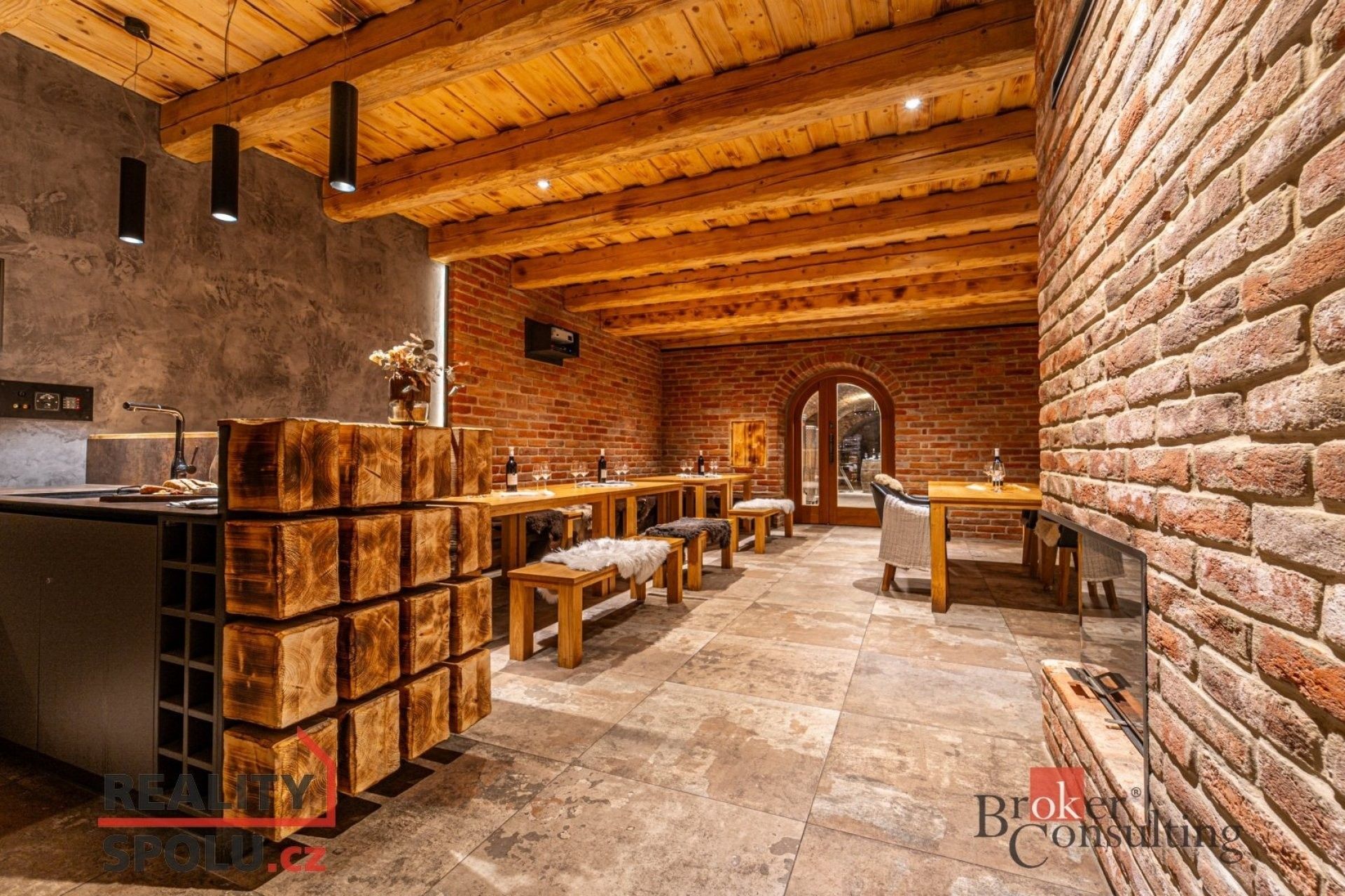 Ubytovací zařízení, Čejč, 202 m²