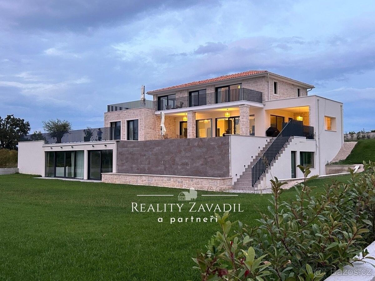 Rodinné domy, 987 66, Zahraničí