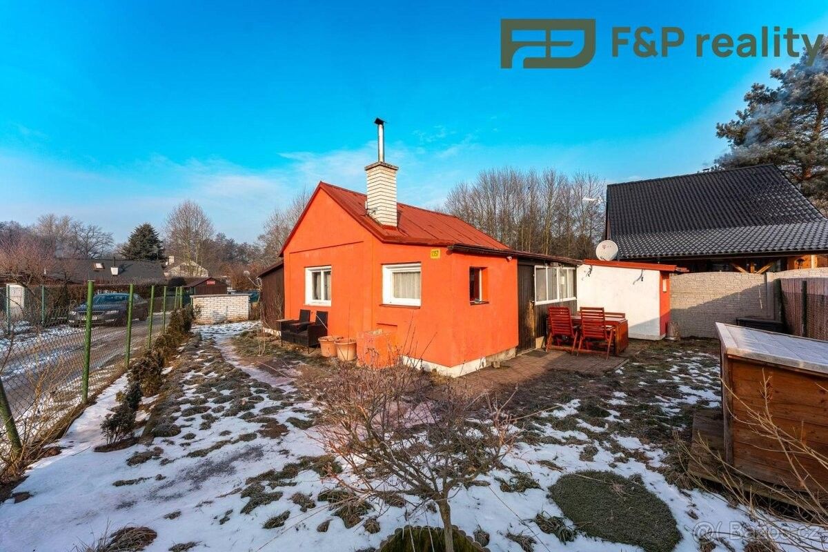 Prodej chata - Káraný, 250 75