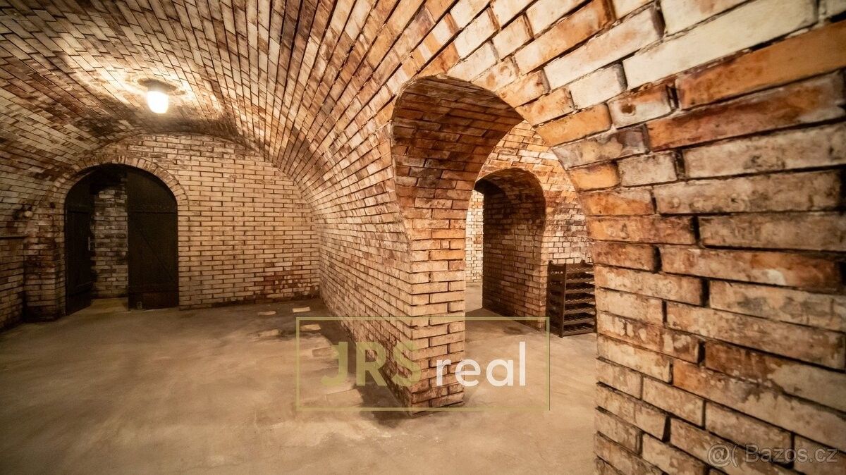 Ostatní, Velké Bílovice, 691 02