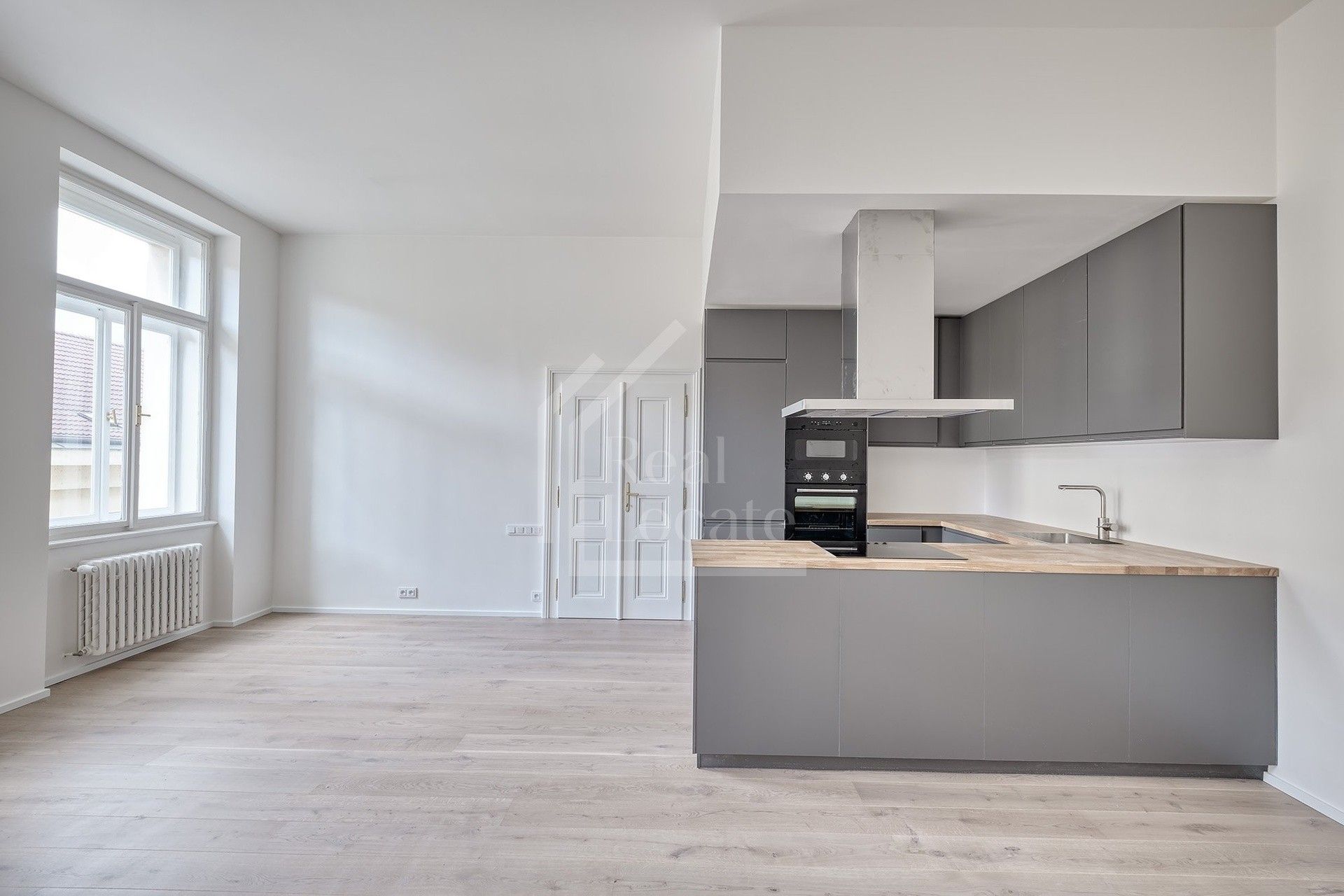 3+kk, Lazarská, Praha, 70 m²