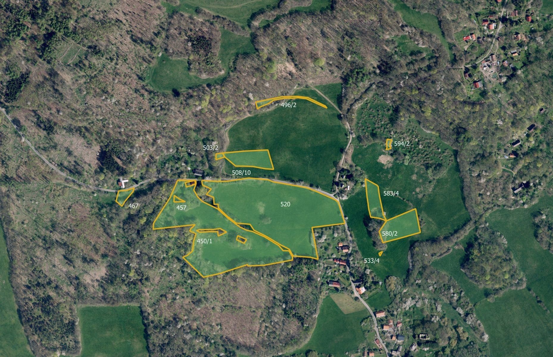 Louky, Bílý Kostelec, Úštěk