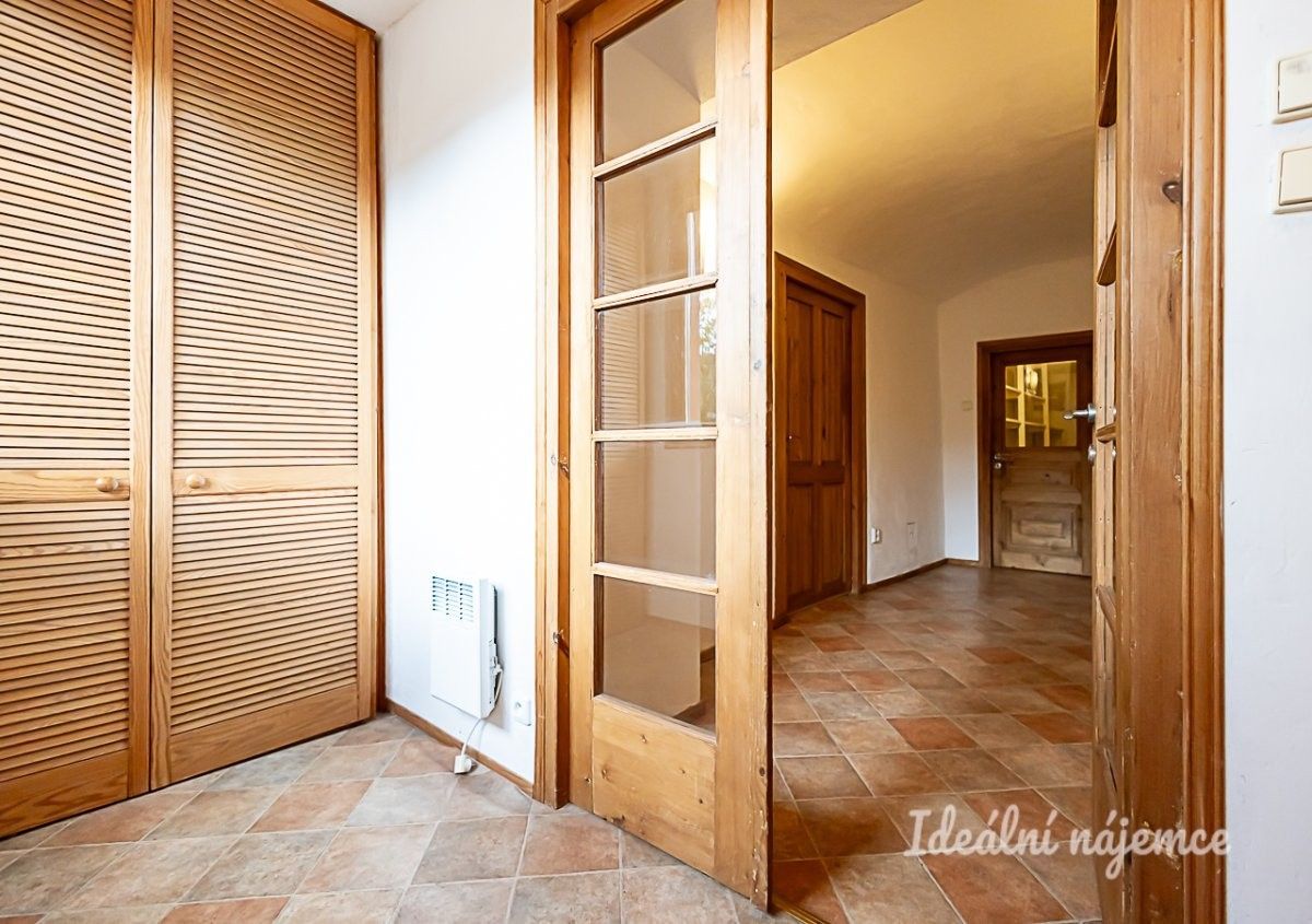 Pronájem byt 6+kk a více - K Uhříněvsi, Praha, 221 m²