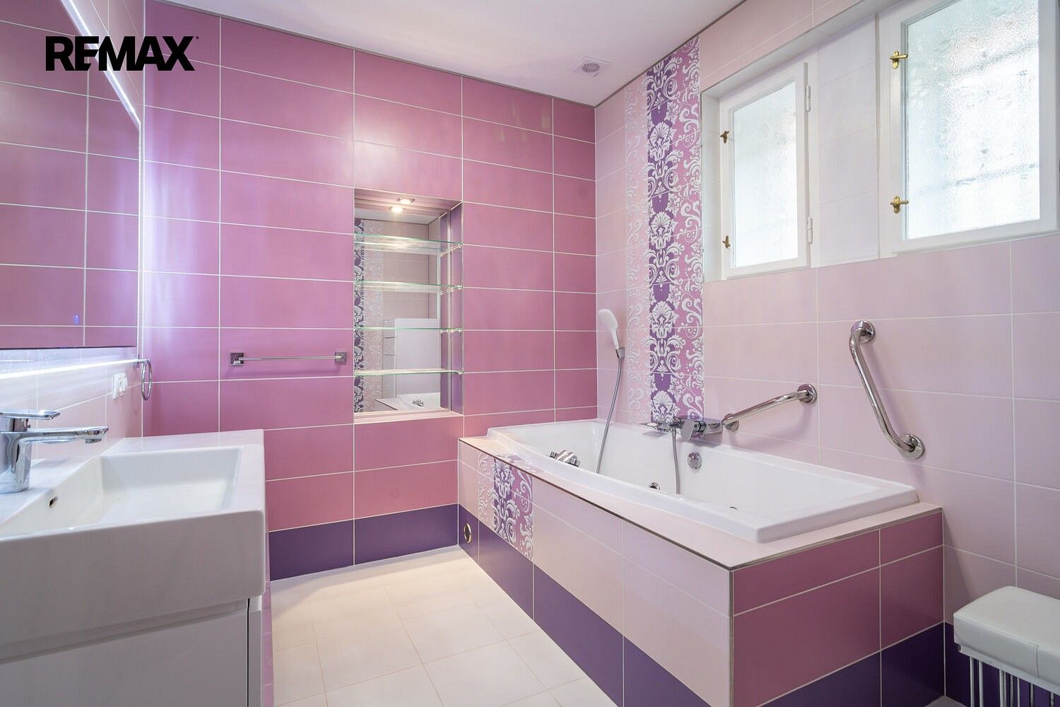 Prodej rodinný dům - Máchova, Slaný, okres Kladno, 352 m² - 5