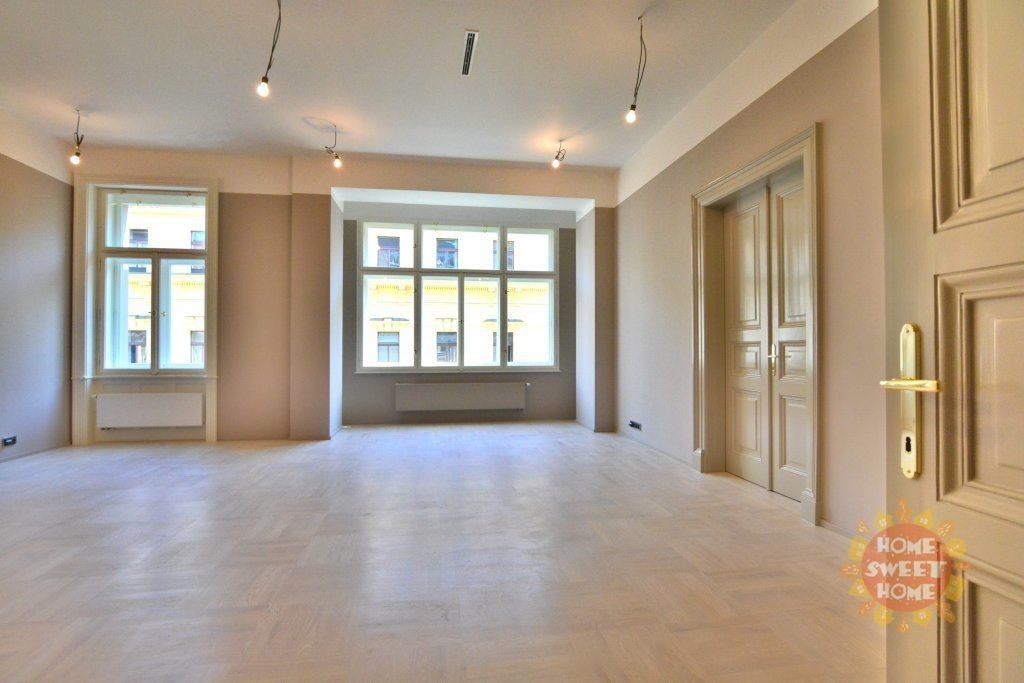 Pronájem kancelář - Spálená, Praha, 169 m²