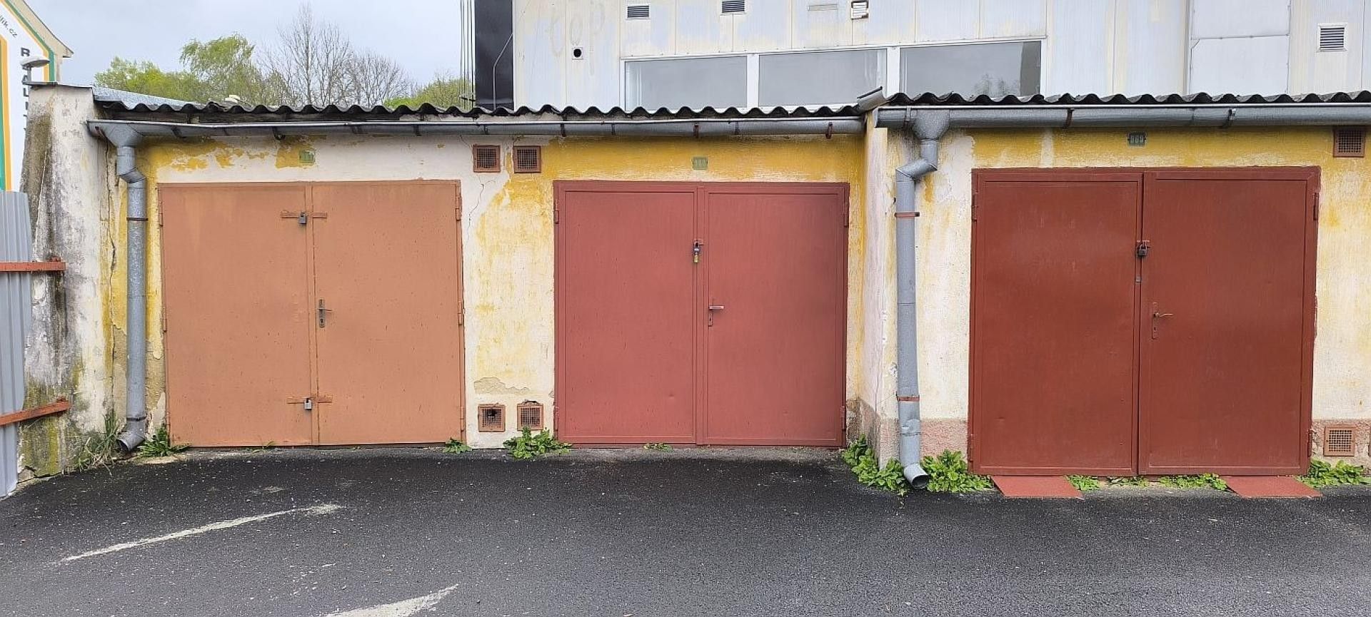 Garáže, Májová, Cheb, 17 m²