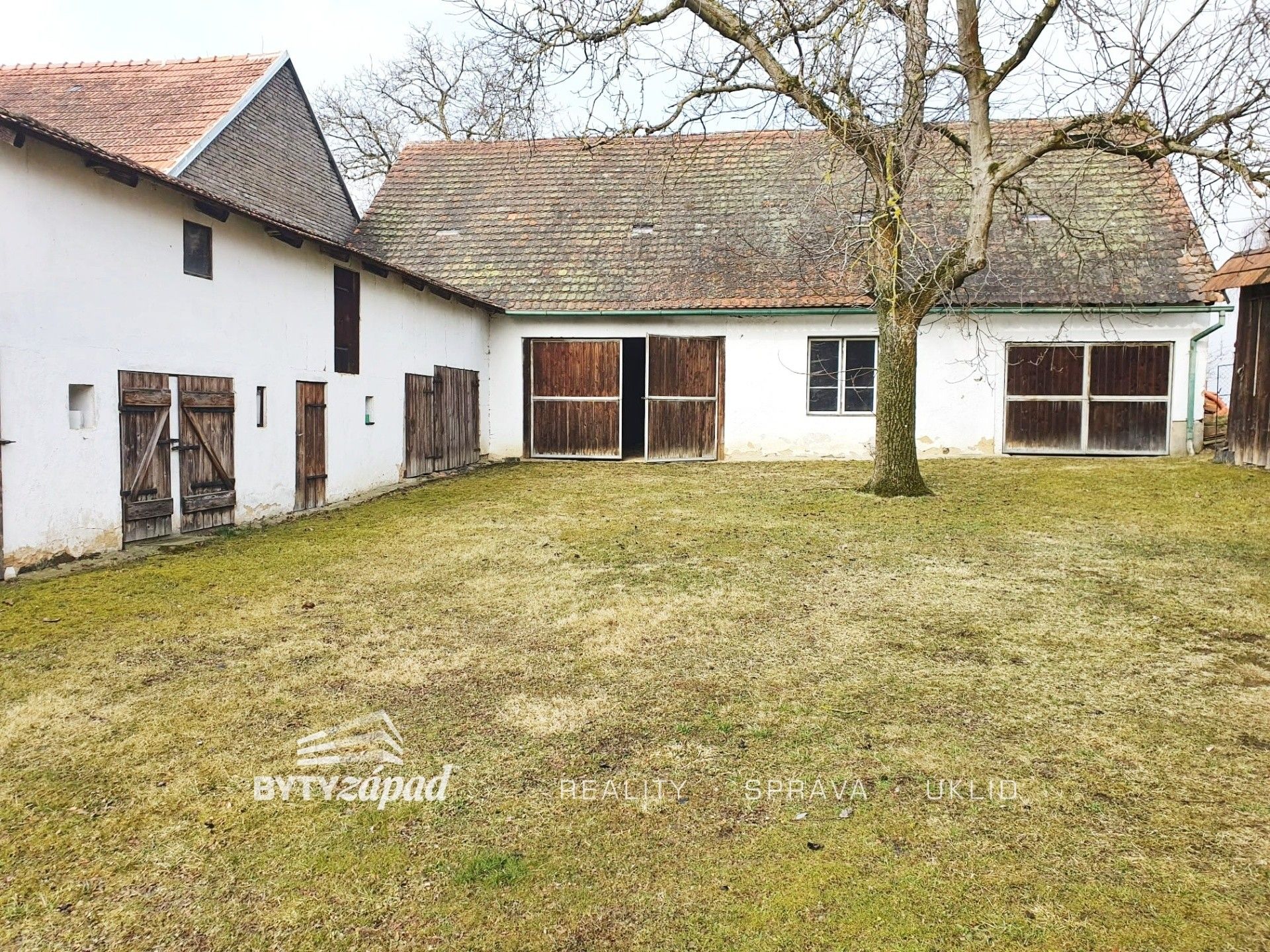 Prodej rodinný dům - Chlum, 600 m²