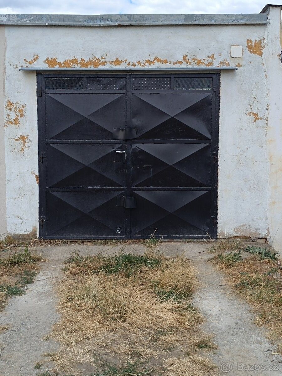 Garáže, Plzeň, 301 00 - 1