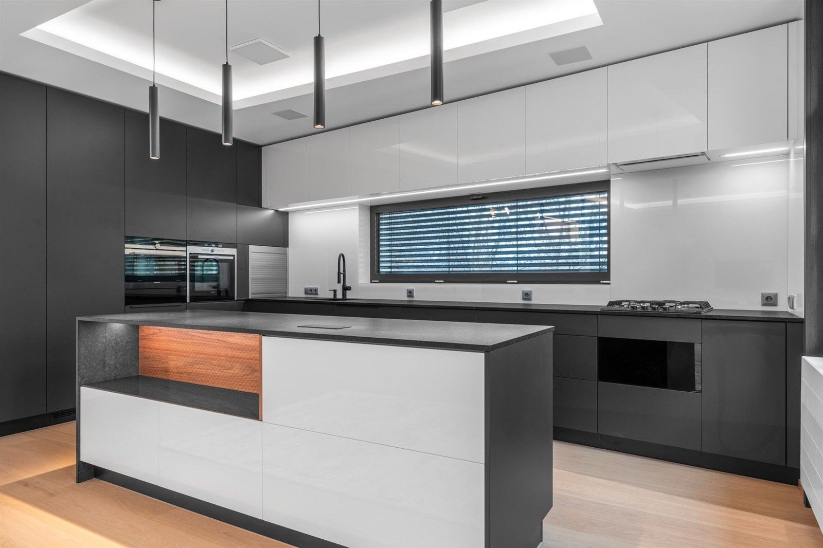 Byty, U Zámku 93, Dolní Břežany, 237 m²