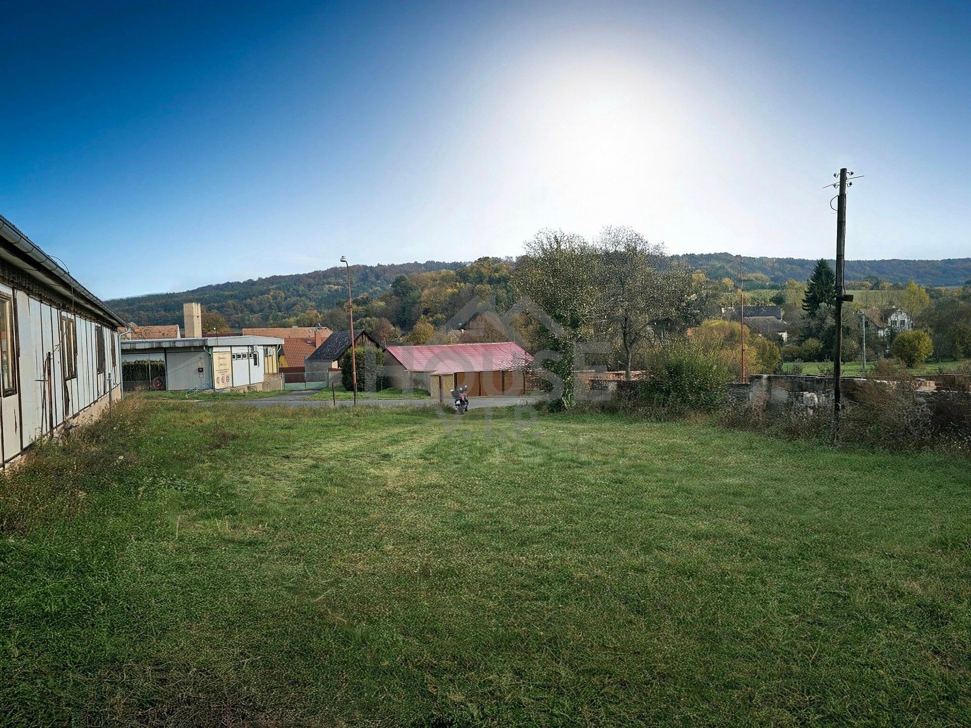 Komerční pozemek, 1 297 m²