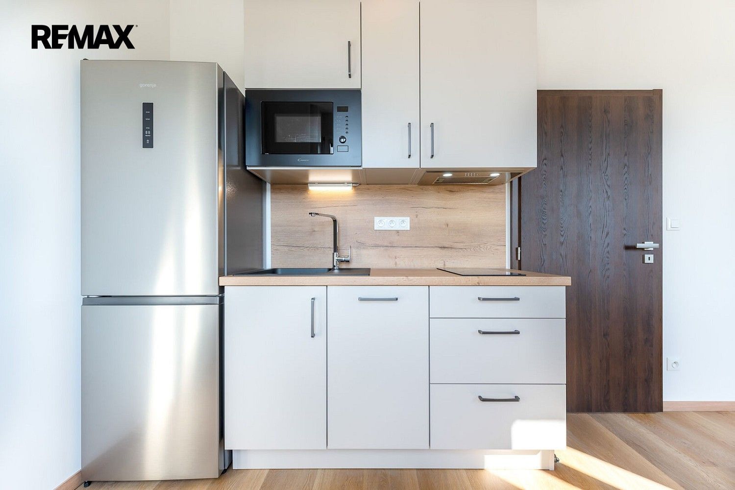 Pronájem byt 1+kk - Praha - Libeň, okres Praha 8, Hlavní město Praha, 27 m² - 5