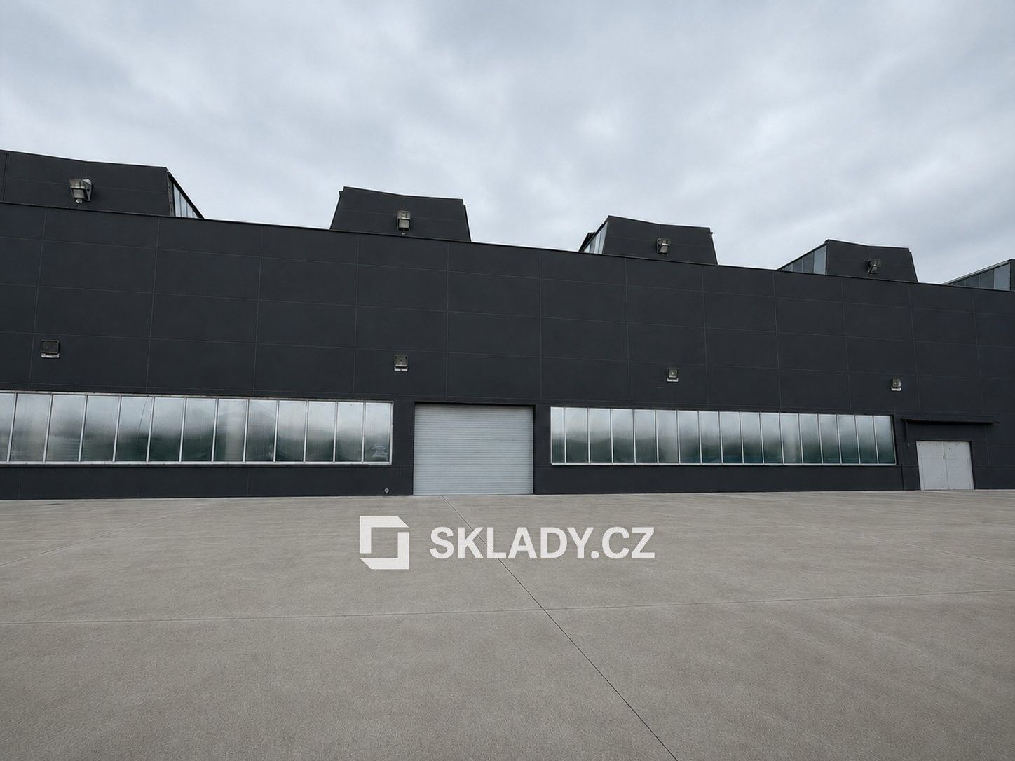 Sklady, Veselí nad Moravou, 2 000 m² - 1