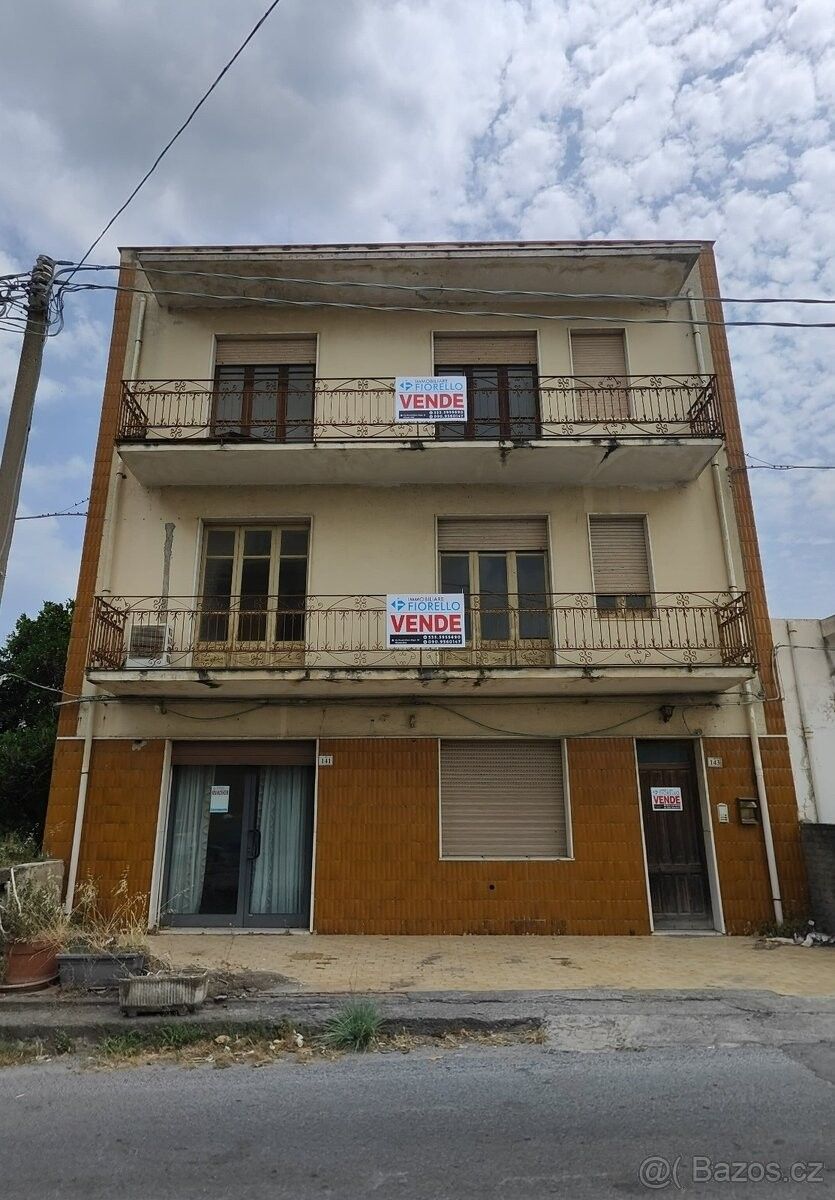 Rodinné domy, 987 66, Zahraničí