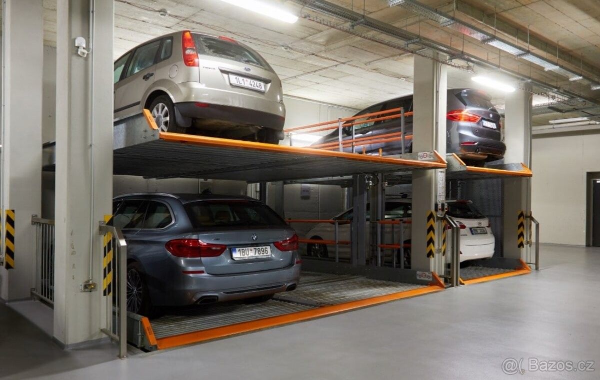 Garáže, Brno, 635 00