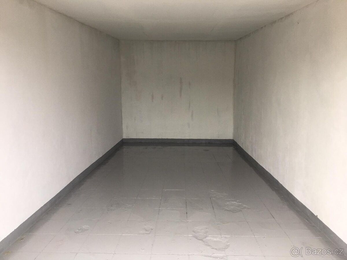 Prodej garáž - Hodonín, 695 01